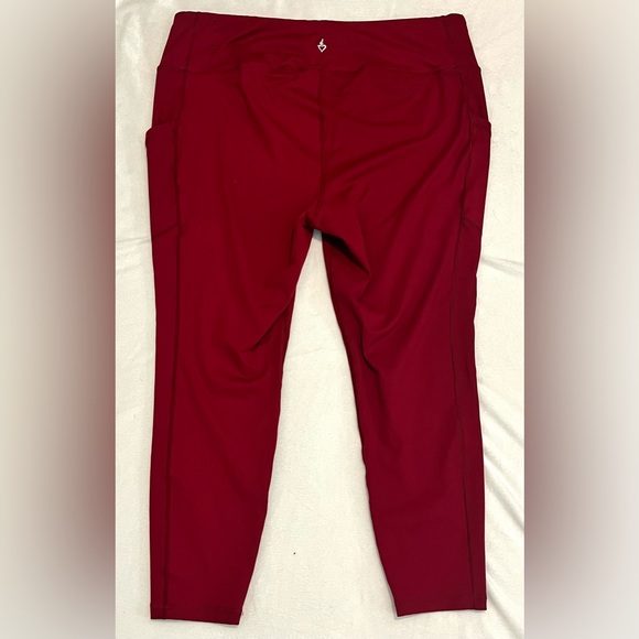 Torrid Active Women's Beautiful Deep Red Leggings with Pockets Size 3 / 3X - Picture 14 of 15